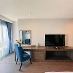Khách sạn Iris Saigon (gần sân bay Tân Sơn Nhất)