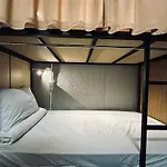 Alleyway Hostel (Adults Only)