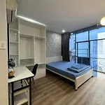 Luxe Apartment Inside Quiet Alley