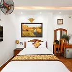 Queen Hotel Saigon Airport