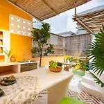 City Center - Rooftop Homestay - Outdoor Bathtub
