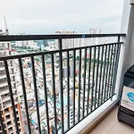 Smile Home - Soho Apartment Balcony - Modern Comfortable