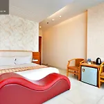 S79 Happy Hotel 2