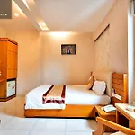 S79 Happy Hotel 2
