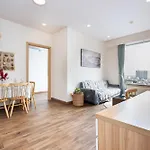 Oui! Oui! Cbd Apartment - Rivergate Building