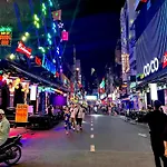 The Hidden Hogwarts - Nearly Bui Vien Walking Street
