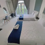 VI An Hotel