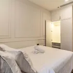 De Lux Madison Best Central 2 Bedrooms 2 Baths, Pool Gym