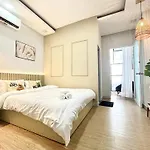 Cozy Studio With Large Balcony In Central Bui Vien District 1