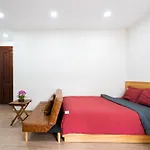 B786 Airport Apartment