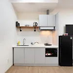 B786 Airport Apartment
