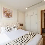 Elvita Landmark Luxury Residence