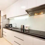 Stylist 2 Bedrooms Apartment