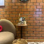 Tom\'S House 270