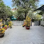 Fully Equipped 5-Bedroom, 3-Storey House