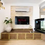 White Penthouse-Rooftop Pool Private -Central City