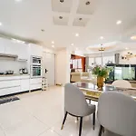 White Penthouse-Rooftop Pool Private -Central City