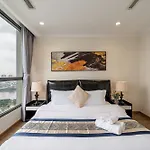 Apartment In Landmark-Vinhome Central Park By Yen