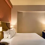Kin Hotel Ly Tu Trong