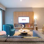 Lusso Suites - D1Mension & Zenity Residence, Sg\'S Heart