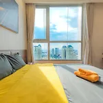 Central Apartments - Vinhomes Central Park, Landmark 81 Area & Ice Skating Rink