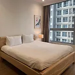 Luxury Stay Vinhomes Landmark Apartment