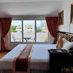 Collection O Emerald Luxury Apartment - Near Secc