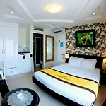 Hoang Thanh Thuy Airport Hotel 2 - Gan Am Thuc Dem Cho Hoang Hoa Tham