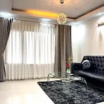 Lynhapartment Free Pool Near Tsn Airport Spacious