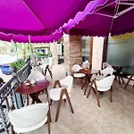 Garnet Hotel