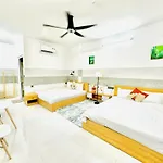 Aloha Saigon Premium Hostel By Local Travel Experts - Newly Opened, Less-Touristy Location, Spacious Rooms, Glass Shower Bathroom, Free Breakfast & Walking Tour