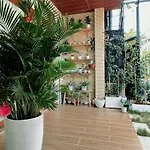 Nha Pho San Vuon Entire