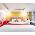 Townhouse Oak Near International Airport, District Tan Binh