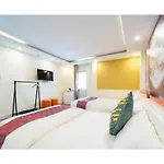 Townhouse Oak Near International Airport, District Tan Binh