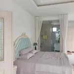 Metropole Legacy Apartment