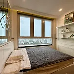 Luxury 2-Bedroom Apartment With Gym, Pool, Park