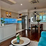 Luxury 2-Bedroom Apartment With Gym, Pool, Park