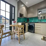 Lyn House