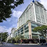 Luxury 2-Bedroom Apartment With Gym, Pool, Park