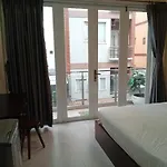 Acorn Hotel