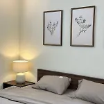 Soothing Getaway Spacious Studio W Kitchen In D1