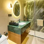 Kin Hotel Ly Tu Trong
