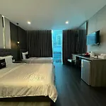M&H Hotel