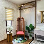Romance Hotel