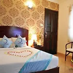 Universe Hotel