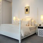 Chloe Gallery