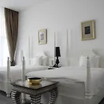 Chloe Gallery