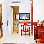 Hoang Thanh Thuy Airport Hotel 1 - Gan Am Thuc Dem Cho Hoang Hoa Tham