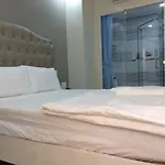 Sweet Hotel