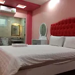 Sweet Hotel